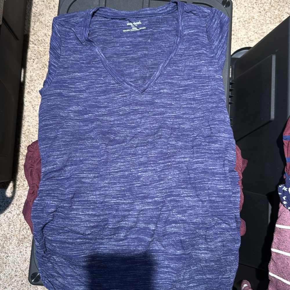 Lot of 6 Maternity tops-4 short sleeve, 2 long sleeve - Picture 4 of 6